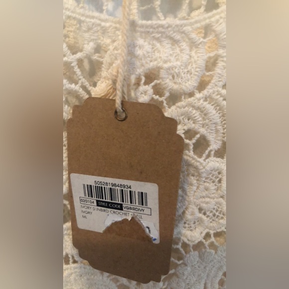 Beautiful cream top. Bought in the U.K. - Picture 3 of 3